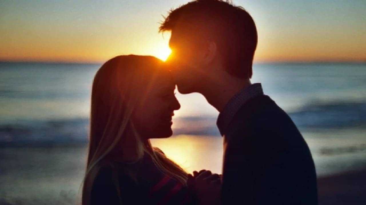 Kiss Day 2025: നിന്റെ ചുംബനങ്ങൾക്ക് എന്റെ ഹൃദയമിടിപ്പ് തകർക്കാൻ കഴിയും; കിസ് ഡേയിൽ പ്രിയപ്പെട്ടവർക്ക് ആശംസകൾ അറിയിക്കാം