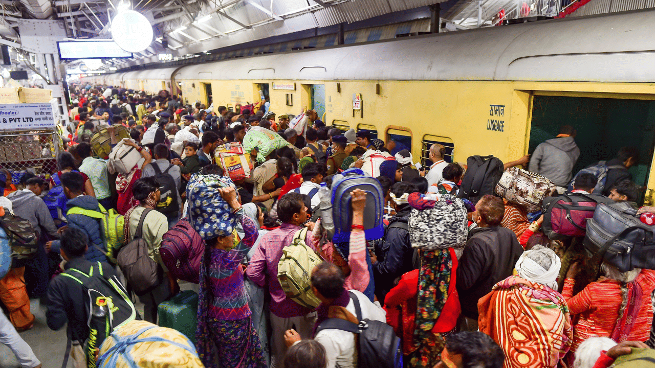 Vishu-Easter Train Ticket: വിഷുവിന് ഇനിയുമുണ്ട് രണ്ട് മാസം, ട്രെയിൻ ടിക്കറ്റ് കിട്ടാക്കനി; തുടക്കത്തിലെ വെയ്റ്റിങ് ലിസ്റ്റിൽ