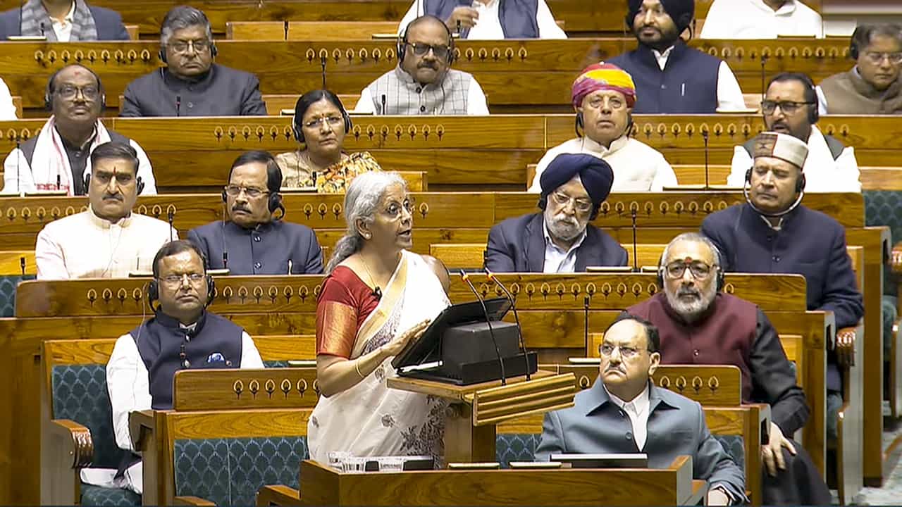 Union Budget 2025 : ഇവിടൊന്നും കിട്ടിയില്ല! ആവശ്യപ്പെട്ടത് അനവധി, പക്ഷേ ലഭിച്ചതോ? ബജറ്റില്‍ കേരളത്തിന് നിരാശ