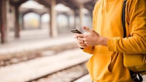 Smartphone vision syndrome : സ്മാര്ട്ട്ഫോണ് ഇത്ര അപകടകാരിയോ? എസ്വിഎസിനെക്കുറിച്ച് കേട്ടിട്ടുണ്ടോ? Smartphone vision syndrome : സ്മാര്ട്ട്ഫോണ് ഇത്ര അപകടകാരിയോ? എസ്വിഎസിനെക്കുറിച്ച് കേട്ടിട്ടുണ്ടോ?