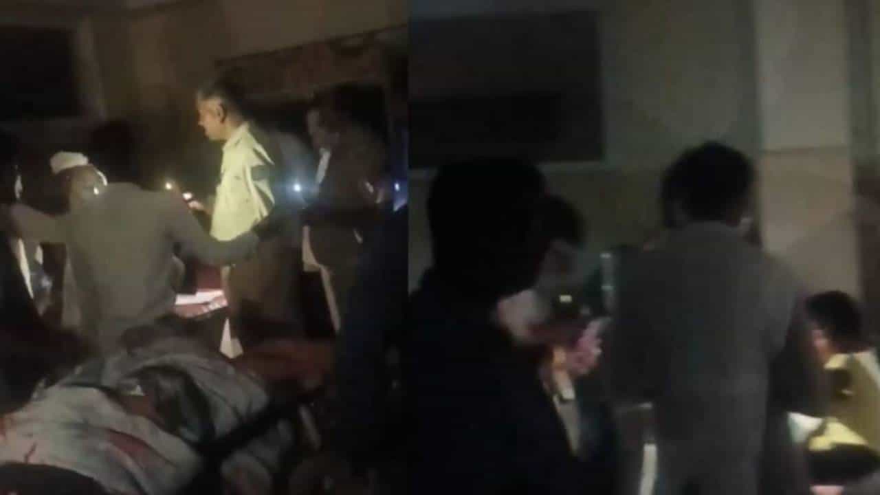 Viral Video: ചികില്സയ്ക്കിടെ വൈദ്യുതി നിലച്ചു; പരിക്കേറ്റ യുവാവിന് സ്റ്റിച്ചിട്ടത് മൊബൈൽ ഫോൺ വെളിച്ചത്തിൽ Viral Video: ചികില്സയ്ക്കിടെ വൈദ്യുതി നിലച്ചു; പരിക്കേറ്റ യുവാവിന് സ്റ്റിച്ചിട്ടത് മൊബൈൽ ഫോൺ വെളിച്ചത്തിൽ