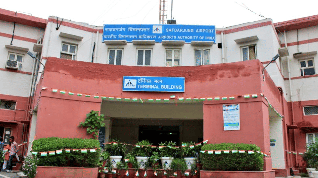 AAI Recruitment 2025: എയർപോർട്ടിൽ ജോലിയായാലോ? അതും 1,40,000 രൂപ വരെ ശമ്പളത്തോടെ; അറിയേണ്ടതെല്ലാം