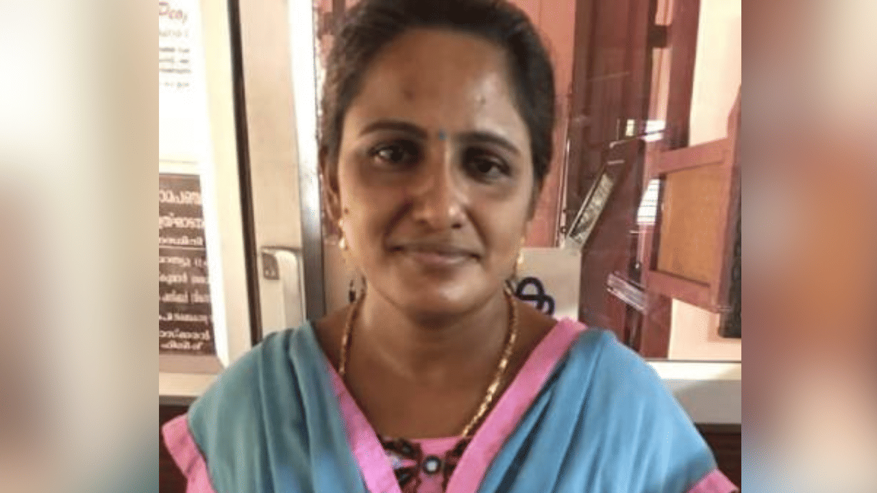 Alappuzha Train Hit Death: ആലപ്പുഴയിൽ അമ്മയും മകളും ട്രെയിനിന് മുന്നിൽ ചാടി മരിച്ചു; കുടുംബപ്രശ്നമെന്ന് നിഗമനം