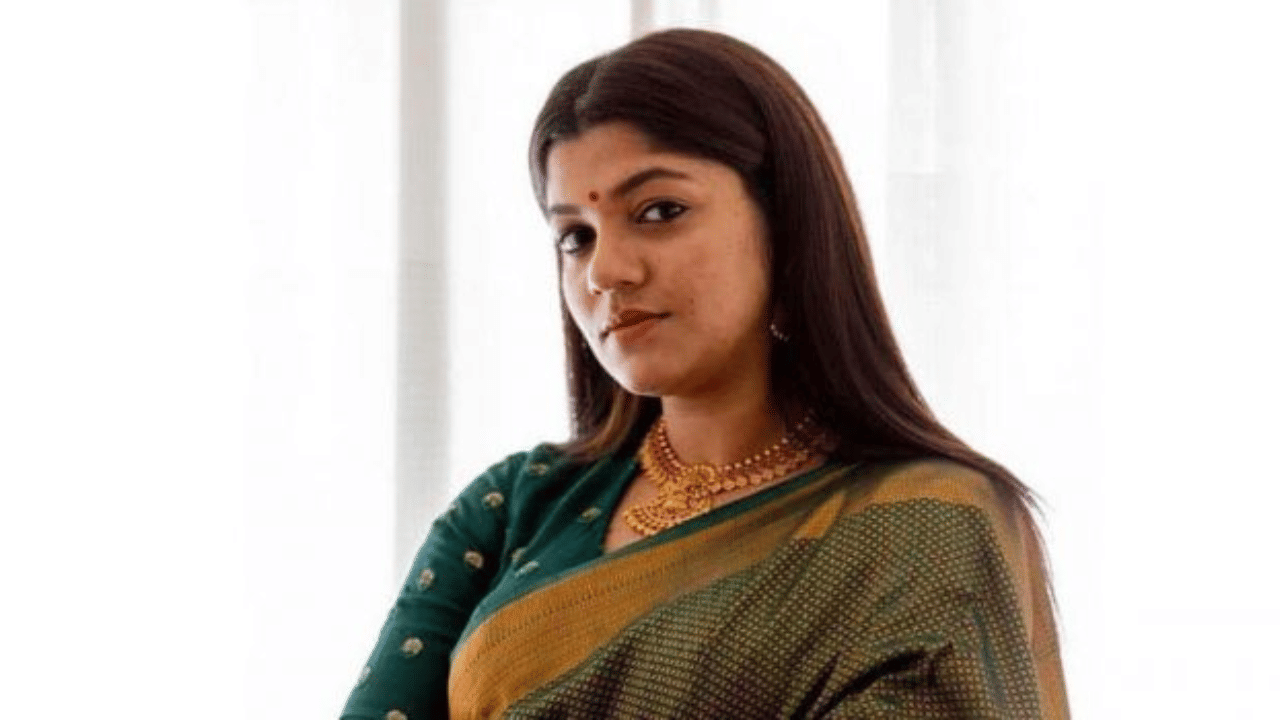 Aparna Balamurali: 22 ഫീമെയില്‍ കോട്ടയം കണ്ട് പകുതിയായപ്പോൾ തിയേറ്ററില്‍ നിന്ന് ഇറങ്ങി ഓടിയാലോ എന്ന് വിചാരിച്ചിട്ടുണ്ട്: അപര്‍ണ ബാലമുരളി