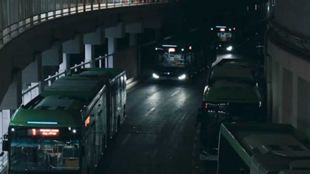 Abu Dhabi: പരിസ്ഥിതി സൗഹാർദ്ദ ബസുമായി അബുദാബി; ഉപയോഗിച്ചിരിക്കുന്നത് ഹൈഡ്രജനും വൈദ്യുതിയും