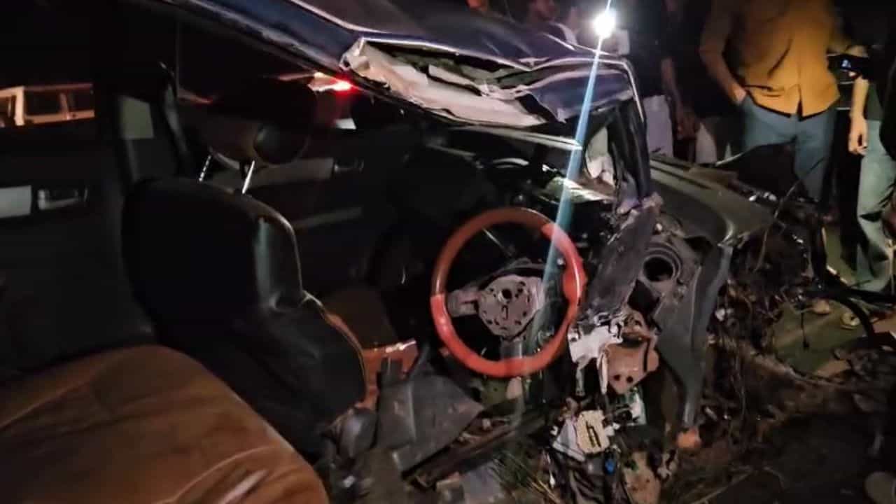 Kasaragod Accident: കാസര്കോട് ഡിവൈഡറില് കാറിടിച്ച് പിതാവും മകനും മരിച്ചു Kasaragod Accident: കാസര്കോട് ഡിവൈഡറില് കാറിടിച്ച് പിതാവും മകനും മരിച്ചു
