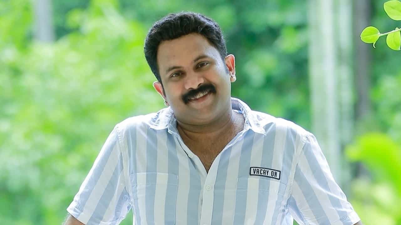 Aju Varghese: ചെറുപ്പം മുതല്‍ സ്റ്റേജില്‍ പെര്‍ഫോം ചെയ്തിരുന്നെങ്കില്‍ ആ പ്രശ്‌നം ഉണ്ടാകില്ലായിരുന്നു; അത് ഇനി മാറില്ല