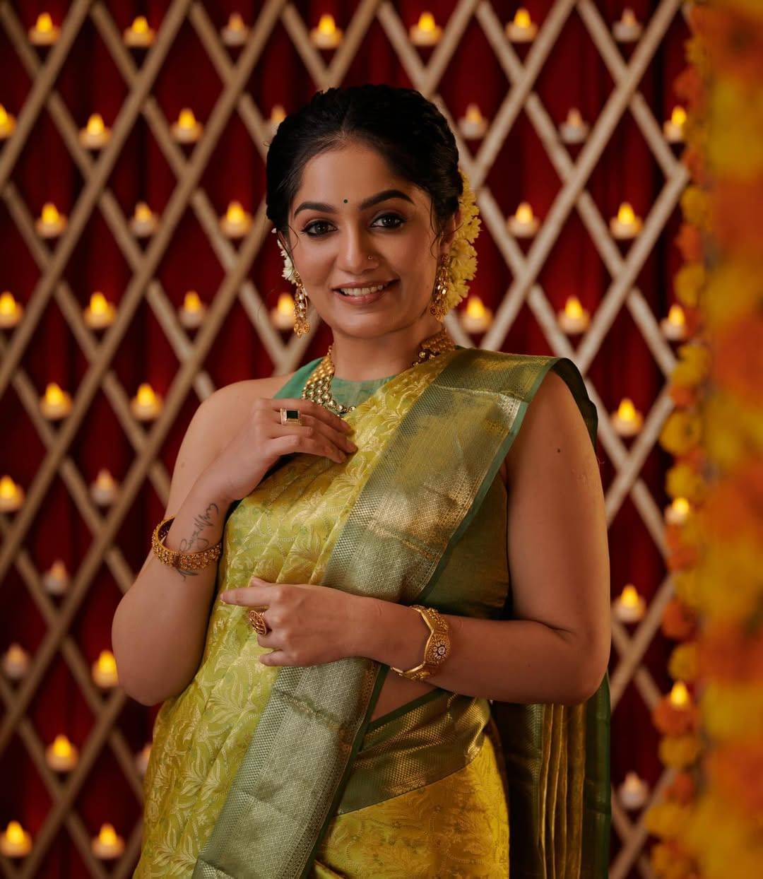 സുകുമാരി അമ്മയും കൽപ്പന ചേച്ചിയും ചെയ്തിരുന്ന പോലുളള വേഷങ്ങൾ ഇപ്പോൾ ഒരു സിനിമയിലും കാണാനില്ല. ഇപ്പോഴുള്ള സിനിമകൾ റിയലിസ്റ്റക്ക് ആണെന്നാണ് താരം പറയുന്നത്.
രമേഷ് പിഷാരടിയും താനും നല്ല സുഹൃത്തുക്കളാണ്. ഇടയ്ക്കിടെ തങ്ങൾ വിളിക്കാറുണ്ട്. (image credits:instagram)