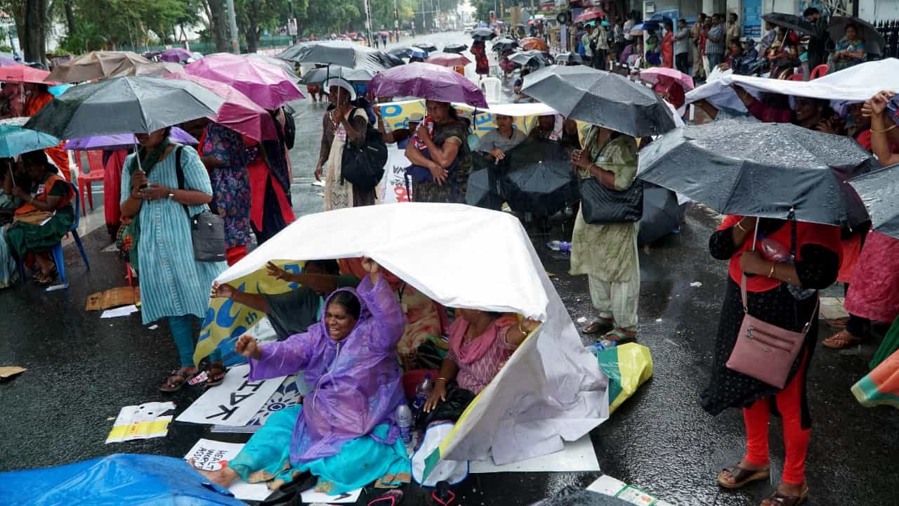 Asha Workers Protest: 50ആം ദിവസം മുടി മുറിയ്ക്കാനൊരുങ്ങി ആശമാർ; സർക്കാർ അവഗണയിൽ സമരം കടുപ്പിക്കാൻ തീരുമാനം