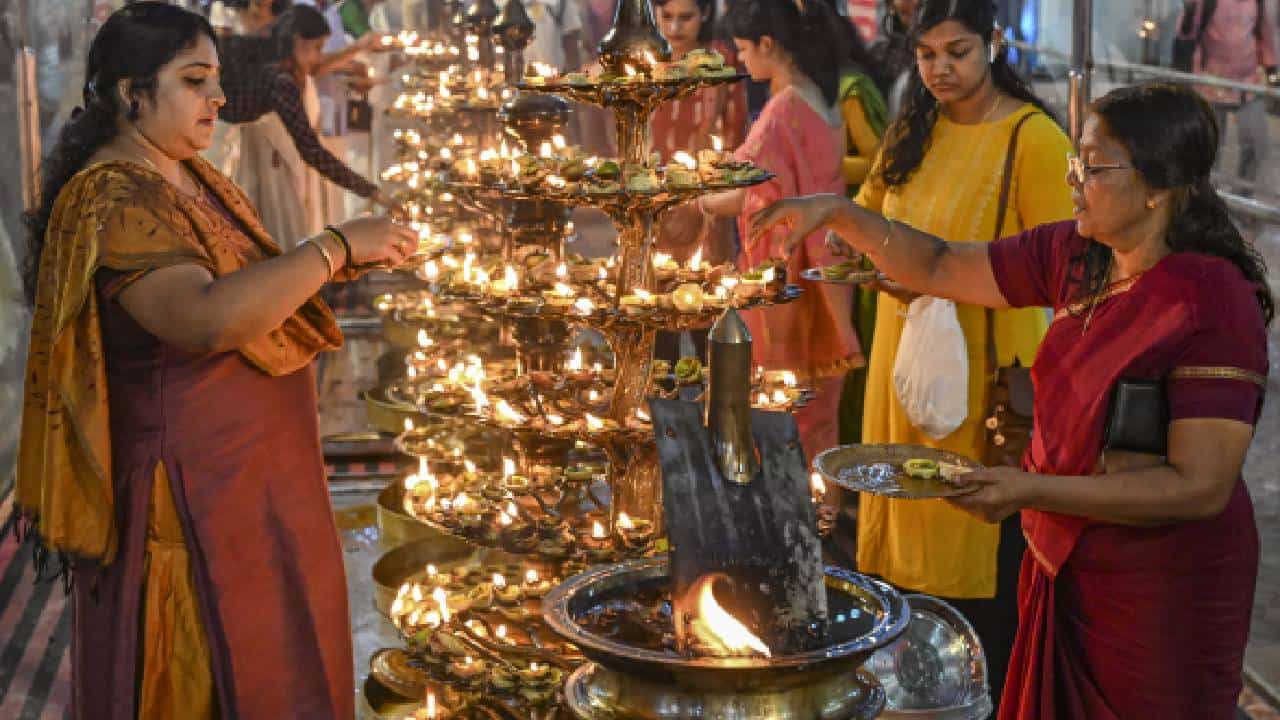 Attukal Pongala: ഉദ്ദിഷ്ടകാര്യസിദ്ധിക്കായി ആറ്റുകാലമ്മയ്ക്ക് പൊങ്കാല; ഒരുങ്ങി അനന്തപുരി;  ക്ഷേത്രത്തിലെ നാളത്തെ ചടങ്ങുകള്‍ അറിയാം