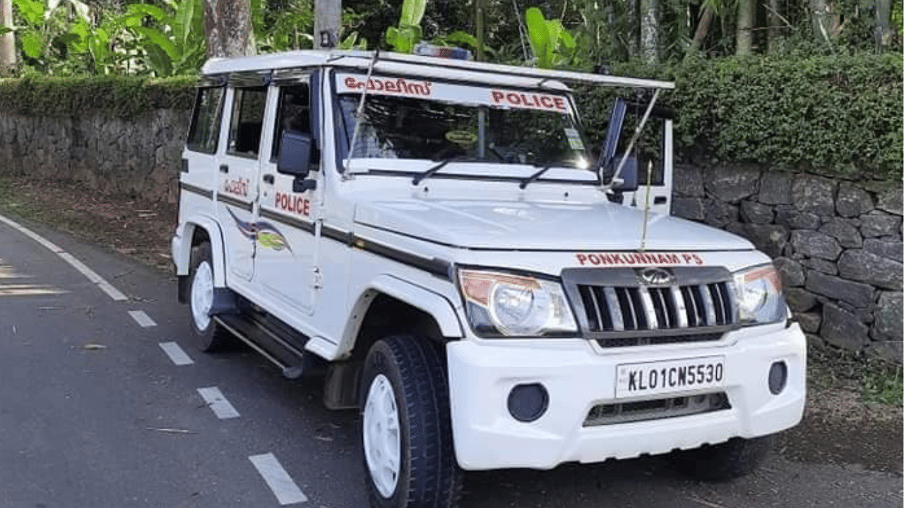 Balaramapuram Students Clash: ബാലരാമപുരത്ത് വിദ്യാർഥിനികൾ തമ്മിലടിച്ചു; ആൺസുഹൃത്തിനെയും വിളിച്ചുവരുത്തി; പോലീസിനെ വിവരമറിയിച്ച് നാട്ടുകാർ