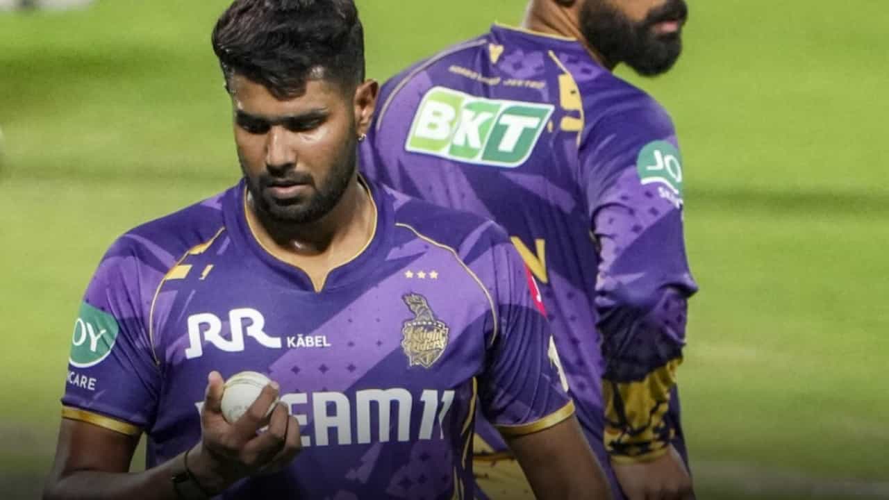 IPL 2025: പന്ത് മിനുക്കാൻ തുപ്പൽ ഉപയോഗിക്കാം; രണ്ട് ന്യൂ ബോളുകൾ അനുവദിക്കും: പുതിയ മാർഗനിർദ്ദേശങ്ങളുമായി ബിസിസിഐ