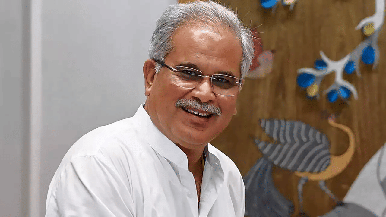 Bhupesh Baghel Ed Raid: ഛത്തിസ്ഗഢ് മുന് മുഖ്യമന്ത്രിയുടെ വീട്ടില് പരിശോധന; ഇഡി ഉദ്യോഗസ്ഥരെ മർദിച്ച് ഒരു സംഘമാളുകൾ Bhupesh Baghel Ed Raid: ഛത്തിസ്ഗഢ് മുന് മുഖ്യമന്ത്രിയുടെ വീട്ടില് പരിശോധന; ഇഡി ഉദ്യോഗസ്ഥരെ മർദിച്ച് ഒരു സംഘമാളുകൾ