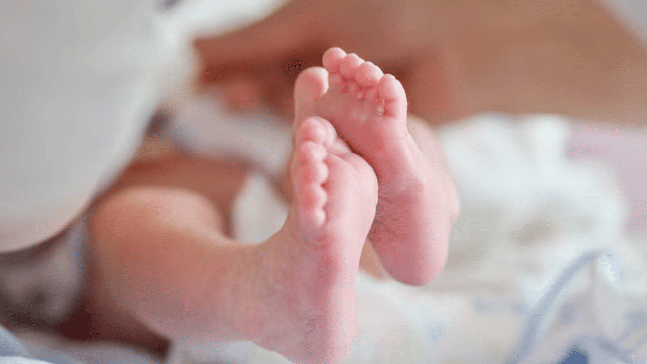 Bhopal Infant Assualt: മന്ത്രവാദം, കൈക്കുഞ്ഞിനെ തീയുടെ മുകളിൽ തലകീഴായി കെട്ടിത്തൂക്കി; കാഴ്ച്ച നഷ്ടമായി