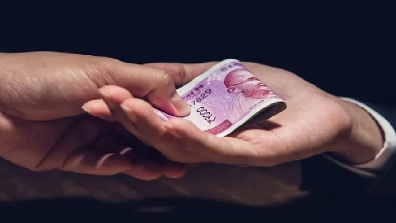 Bribery Cases Kerala: തൂപ്പുകാർ മുതൽ ആർഡിഒ വരെ കൈക്കൂലിക്കേസിൽ, റവന്യൂ വകുപ്പിലുള്ളത് 85 പേർ