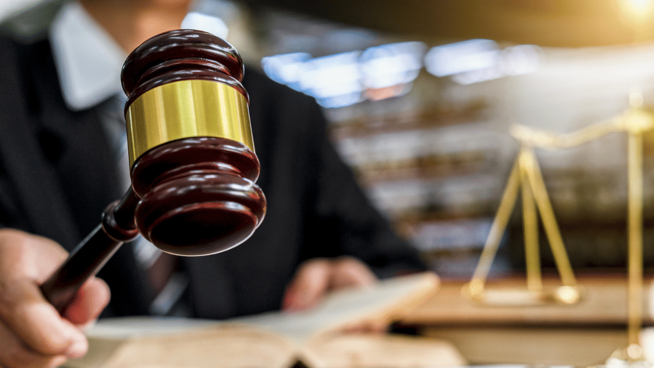 Judge Controversial Divorce Remark: താലിയും പൊട്ടും ധരിച്ചിട്ടില്ല, പിന്നെ  ഭര്‍ത്താവിന് എങ്ങനെ താല്‍പര്യം തോന്നുമെന്ന് ജഡ്ജി; വിമര്‍ശനം രൂക്ഷം