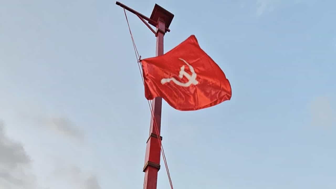 CPIM: നിന്നെ വില്ലേജ് ഓഫീസിൽ കയറി വെട്ടും; വില്ലേജ് ഓഫീസറെ ഭീഷണിപ്പെടുത്തി സിപിഎം ഏരിയ സെക്രട്ടറി