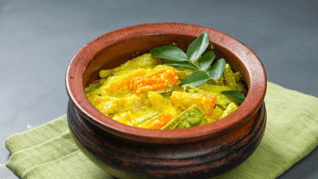 ചക്കകൊണ്ടുള്ള വിഭവങ്ങൾ എണ്ണയാൽ തീരാത്ത അത്രയും ഉണ്ട്. എന്നാൽ ഈ വിഷുവിന് ഒരു ചക്ക അവിയൽ ആയാലോ. അധികം പച്ചക്കറികൾ ഒന്നുമില്ലാതെ രുചികരമായ ചക്ക അവിയൽ തയാറാക്കാം. ചക്കയുടെ ഒരു ഭാഗവും കളയരുതേ... എല്ലാം ചക്കയവിയലിന് ആവശ്യമാണ്.