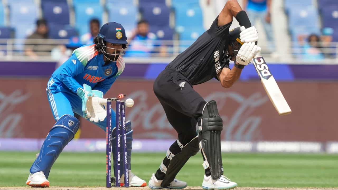 Champions Trophy 2025: അനിയാ, നിൽ; വെടിക്കെട്ടിന് വെള്ളമൊഴിച്ച് ഇന്ത്യൻ സ്പിന്നർമാർ; കിവീസ് പൊരുതുന്നു