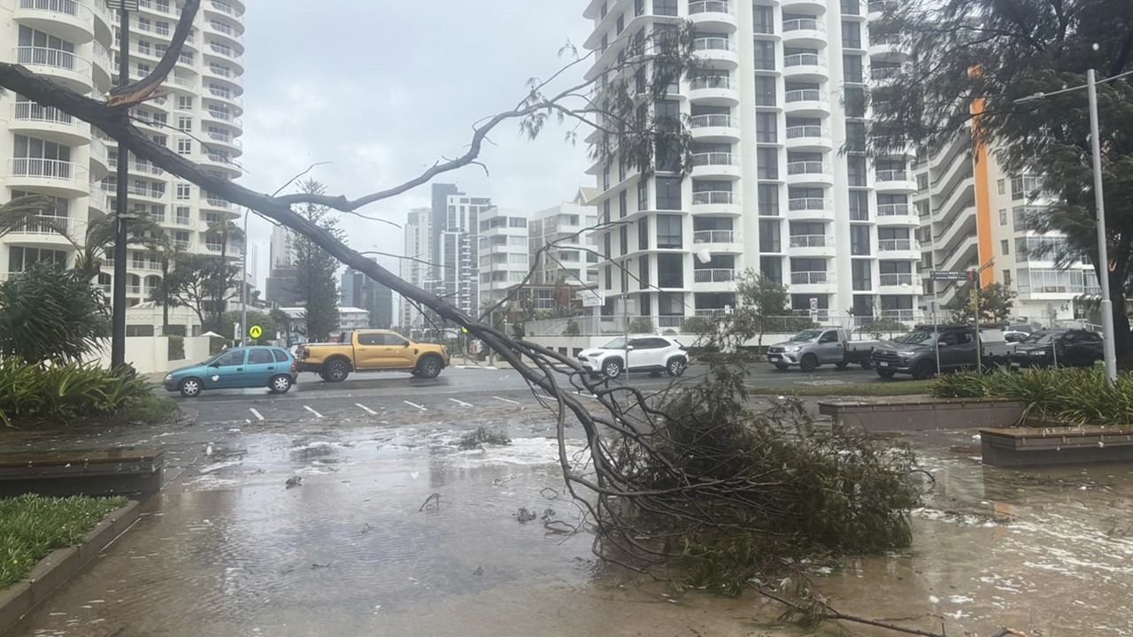 Cyclone Alfred: ‘ആല്‍ഫ്രഡ് ചുഴലിക്കാറ്റ്’ തീവ്രത കുറഞ്ഞെങ്കിലും ഭീഷണി ഒഴിയുന്നില്ല; വെള്ളപൊക്ക സാധ്യത, വൈദ്യുതിയുമില്ല; ഓസ്‌ട്രേലിയ ജാഗ്രതയില്‍