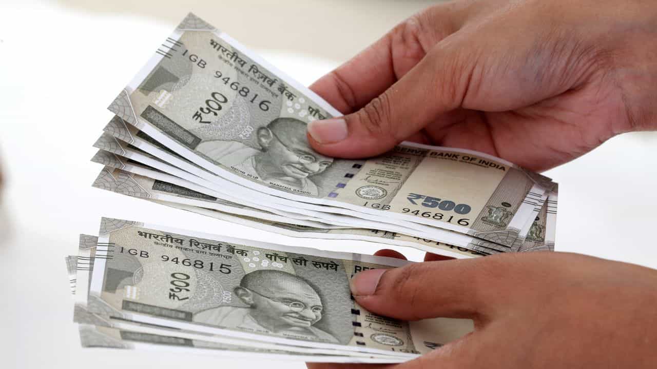 7th Pay Commission : അൽപം വൈകിയാൽ എന്താ! സർക്കാർ ജീവനക്കാർക്ക് കോളടിച്ചു; ക്ഷാമബത്ത ഉയർത്തി