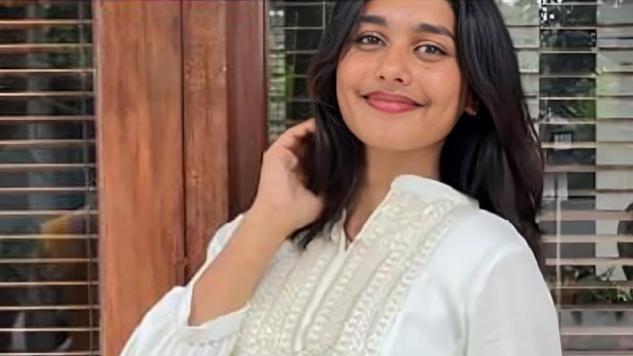 Kozhikode Dance Teacher Death: പത്തൊന്പതുകാരിയായ നൃത്താധ്യാപികയെ വീട്ടില് തൂങ്ങിമരിച്ച നിലയില് കണ്ടെത്തി, മൃതദേഹം കണ്ടത് വിദ്യാര്ഥികള് Kozhikode Dance Teacher Death: പത്തൊന്പതുകാരിയായ നൃത്താധ്യാപികയെ വീട്ടില് തൂങ്ങിമരിച്ച നിലയില് കണ്ടെത്തി, മൃതദേഹം കണ്ടത് വിദ്യാര്ഥികള്