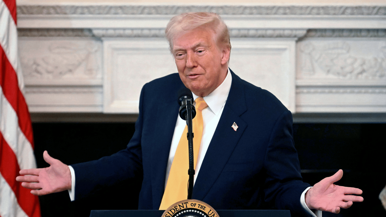 Donald Trump: കുടിയേറ്റക്കാർക്കെതിരെയുള്ള റെയ്ഡ് വിവരം ചോർത്തി; പിടികൂടാൻ നുണപരിശോധന നീക്കവുമായി ഡൊണാൾഡ് ട്രംപ് Donald Trump: കുടിയേറ്റക്കാർക്കെതിരെയുള്ള റെയ്ഡ് വിവരം ചോർത്തി; പിടികൂടാൻ നുണപരിശോധന നീക്കവുമായി ഡൊണാൾഡ് ട്രംപ്