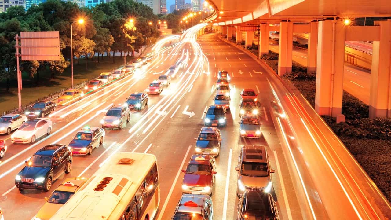 Dubai Traffic: ദുബായിൽ ടെയിൽഗേറ്റിങ് കണ്ടെത്തി പിഴയീടാക്കാൻ ഇനി മുതൽ റഡാറുകൾ; പുതിയ നീക്കവുമായി പോലീസ്