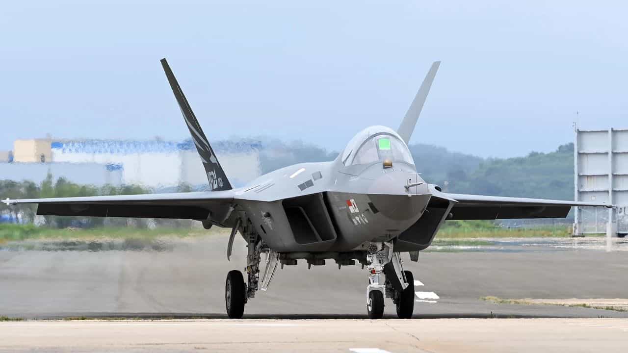 South Korean Fighter Jet: പരിശീലത്തിനിടെ അപകടം; സൗത്ത് കൊറിയന്‍ യുദ്ധ വിമാനത്തില്‍ നിന്നും ബോംബ് വീണ് ഏഴ് പേര്‍ക്ക് പരിക്ക്