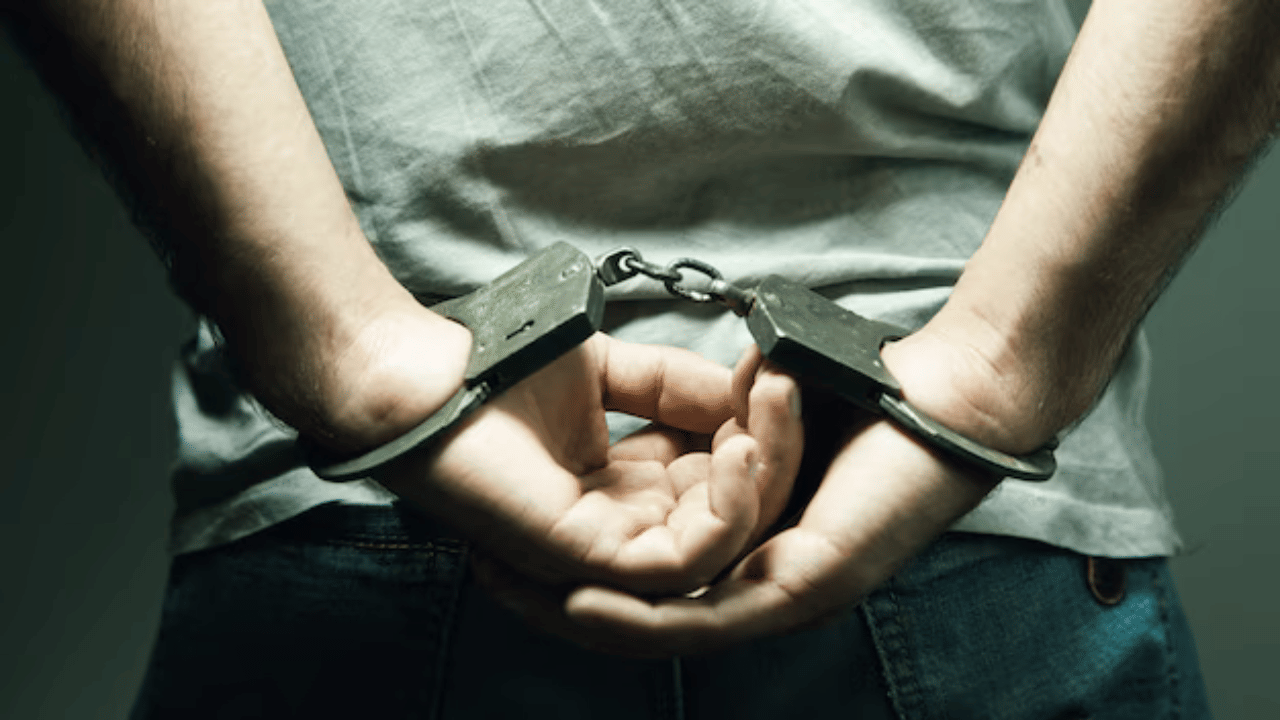 College Hostel Ganja Raid: കളമശ്ശേരി പോളിടെക്നിക് കോളേജ് ഹോസ്റ്റലിൽ കഞ്ചാവ് വേട്ട; പിടിച്ചത് 10 കിലോ, 2 വിദ്യാർത്ഥികൾ കസ്റ്റഡിയിൽ