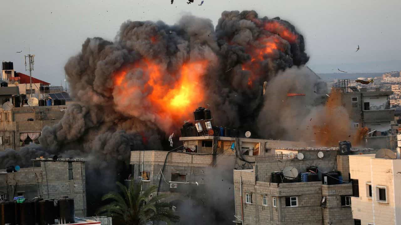 Israel Airstrike in Gaza: വെടിനിര്‍ത്തല്‍ കരാര്‍ കാറ്റില്‍ പറത്തി കണ്ണില്ലാ ക്രൂരത തുടര്‍ന്ന് ഇസ്രായേല്‍; ഗാസയില്‍ വീണ്ടും വ്യോമാക്രമണം