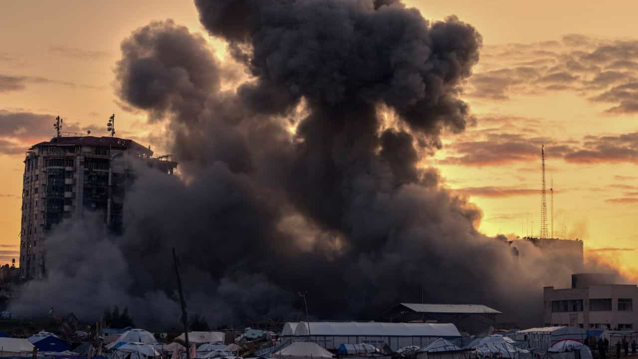 Israel-Palestine Conflict: ആയുധങ്ങള്‍ ഒളിപ്പിക്കാന്‍ ആശുപത്രികള്‍ ഉപയോഗിക്കുന്നതായി ഇസ്രായേല്‍, നിഷേധിച്ച് ഹമാസ്; ഗാസയില്‍ മരണസംഖ്യ 50,000 കടന്നു