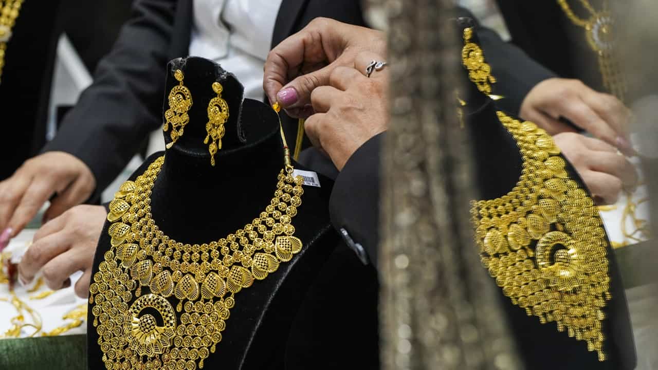 Kerala Gold Rate : ആ ആശ്വാസദിനങ്ങള്‍ കഴിഞ്ഞു ! ഞെട്ടിച്ച് സ്വര്‍ണവില, ഒരാഴ്ചയ്ക്ക് ശേഷം വീണ്ടും 64,000ന് മുകളില്‍