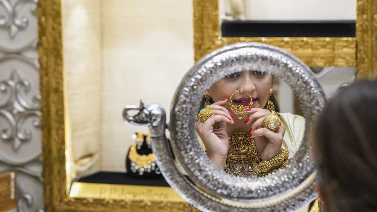 Kerala Gold Rate: കൊതിപ്പിച്ച് കടന്നുകളഞ്ഞു! സ്വര്‍ണവില വീണ്ടും 64000ന് മുകളില്‍; കണ്ണുതള്ളുന്ന വര്‍ധനവ്‌