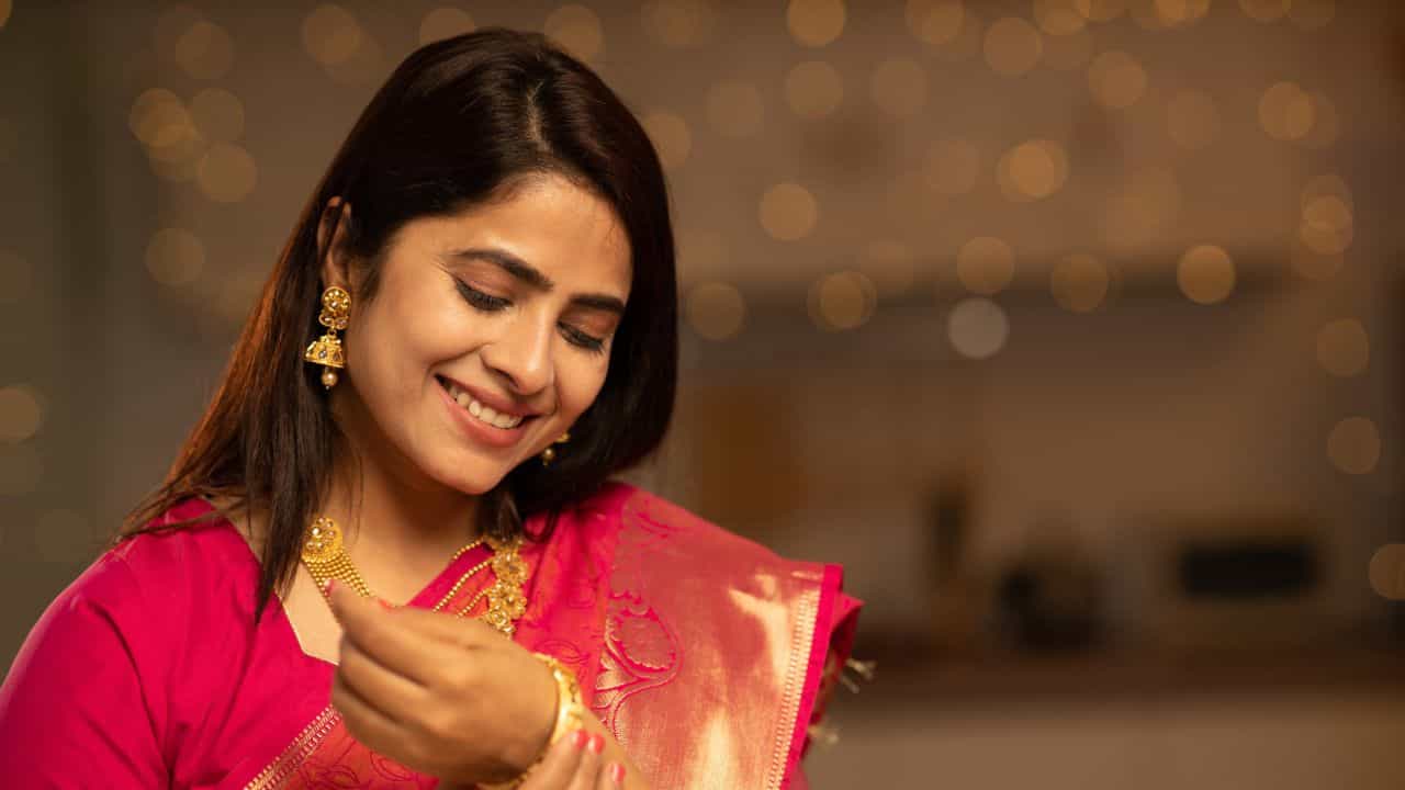 Kerala Gold Rate: ഞാന്‍ നിങ്ങളേം കൊണ്ടേ പോകൂ; ഈ മാസത്തെ ഏറ്റവും ഉയര്‍ന്ന നിരക്കിലെത്തി സ്വര്‍ണം