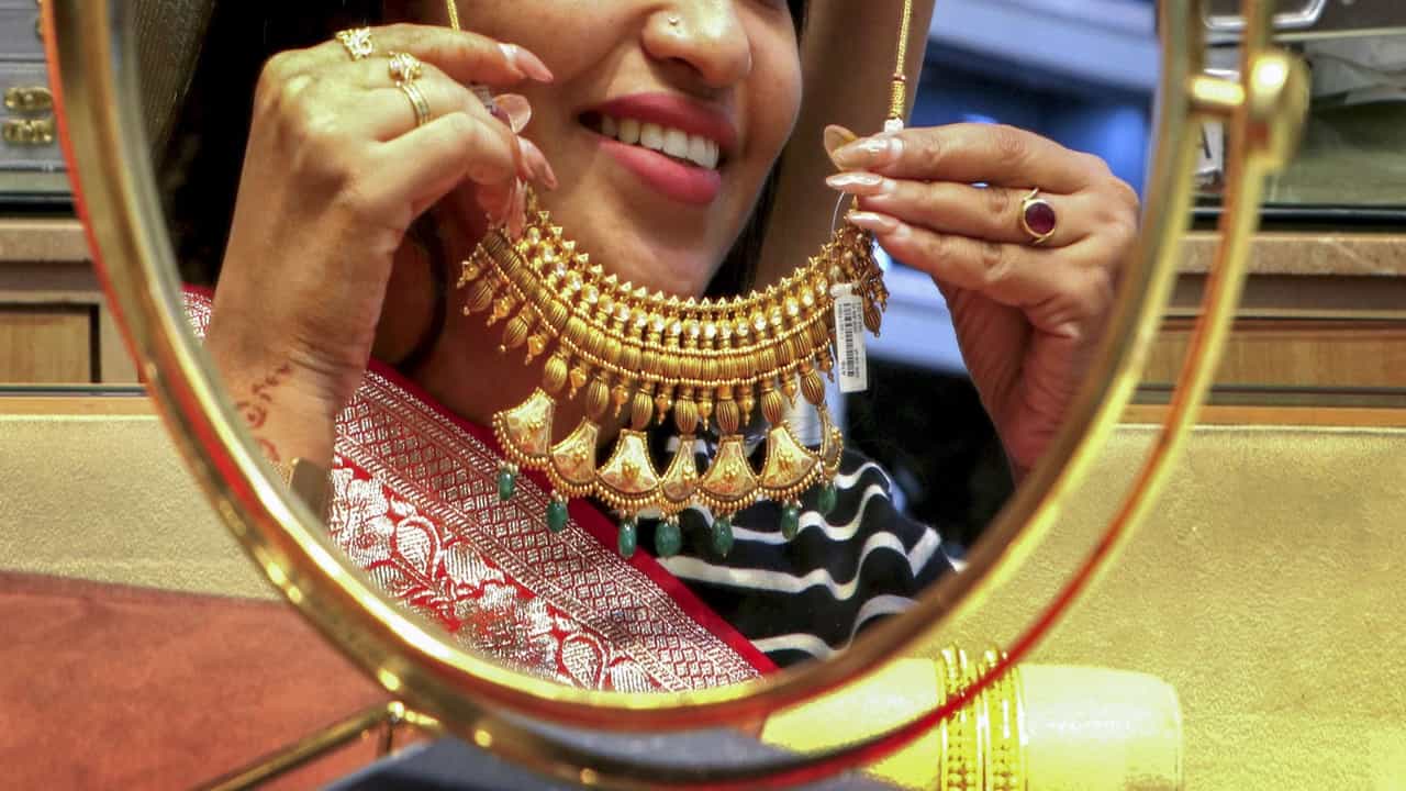 Kerala Gold Rate: അങ്ങനെ വഴിക്ക് വാ... തുടർച്ചയായ നാലാം ദിവസവും വിലയിടിഞ്ഞ് സ്വർണം; നിരക്ക് അറിയാം