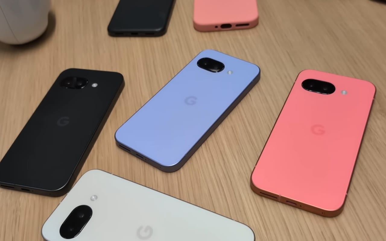 ഗൂഗിൾ പിക്സൽ 9എ ഇന്ത്യൻ വിപണിയിലേക്ക്. കഴിഞ്ഞ ആഴ്ചയാണ് ഗൂഗിൾ ഈ മോഡൽ അവതരിപ്പിച്ചത്. അടുത്ത മാസം 16 മുതൽ ഗൂഗിൾ പിക്സൽ 9എ മോഡൽ ഫോൺ ഇന്ത്യൻ വിപണിയിൽ ലഭ്യമായിത്തുടങ്ങും. ഗൂഗിൾ തന്നെയാണ് വില്പന ആരംഭിക്കുന്ന തീയതി അറിയിച്ചത്, ഫ്ലിപ്കാർട്ട് ആണ് ഇകൊമേഴ്സ് പാർട്ണർ. റീട്ടെയിൽ ഷോപ്പുകളിൽ നിന്നും ഫോൺ വാങ്ങാം. (Image Courtesy - Social Media)
