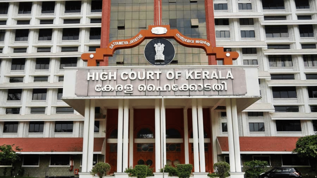Kerala Highcourt: അച്ചടക്കമുറപ്പാക്കാൻ അധ്യാപകർ കൈയിൽ ചെറുചൂരൽ കരുതട്ടെ; ഹൈക്കോടതി