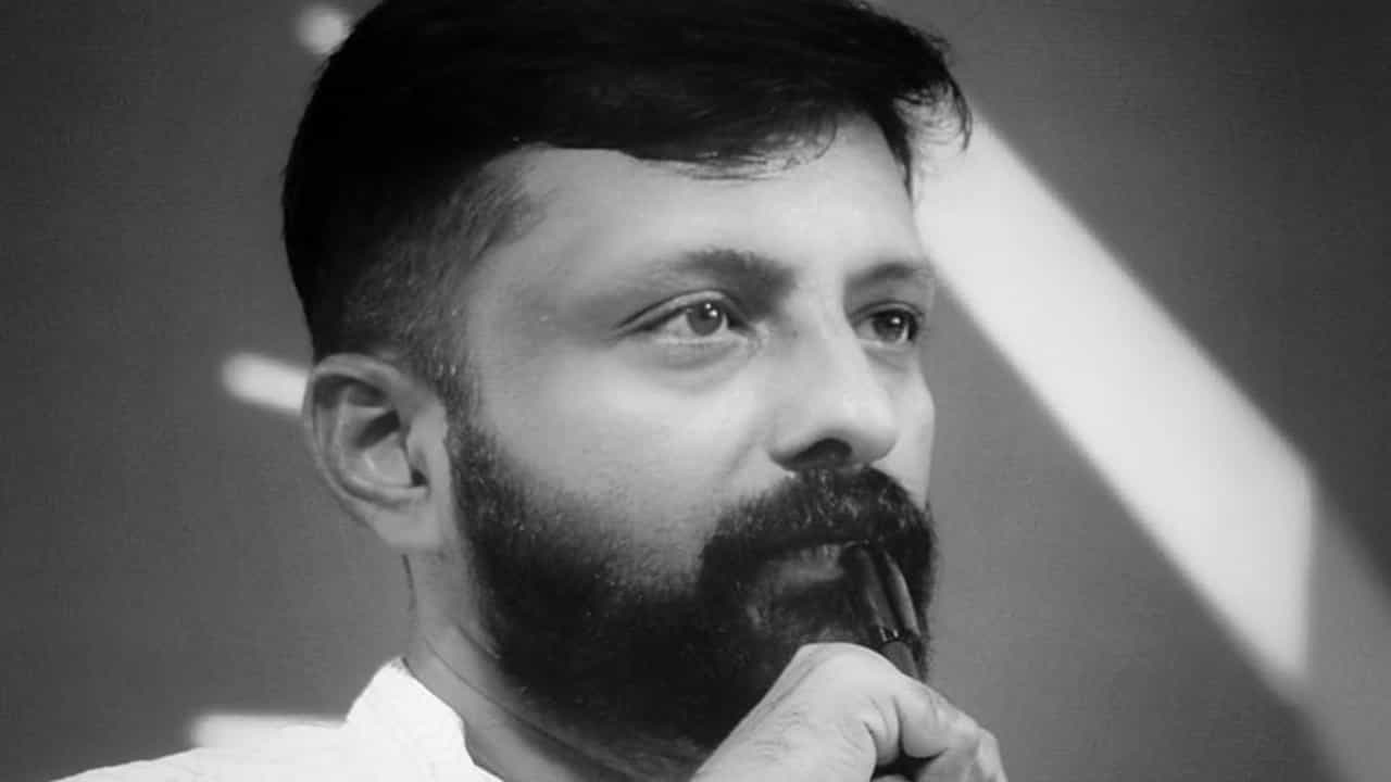 B.K. Harinarayanan: അത് ഉണക്കലരിയിലെ കല്ല് പോലെയാണ്, കഴുകി കളയണം; ഹരിനാരായണന് പേരിലെ ജാതിവാല് ഒഴിവാക്കിയതിന് പിന്നില് B.K. Harinarayanan: അത് ഉണക്കലരിയിലെ കല്ല് പോലെയാണ്, കഴുകി കളയണം; ഹരിനാരായണന് പേരിലെ ജാതിവാല് ഒഴിവാക്കിയതിന് പിന്നില്