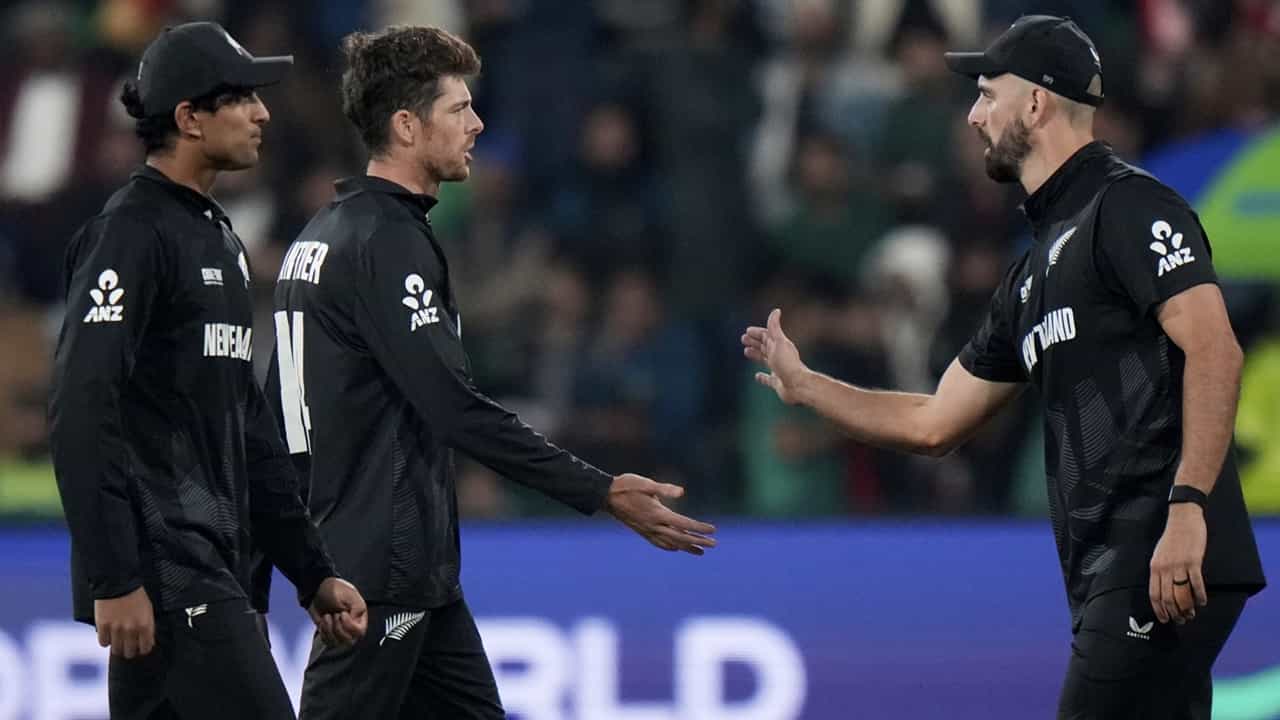 India vs New Zealand Final: പ്രോട്ടീസിനെ കൊത്തിപ്പറിച്ച് കീവിസ് ഫൈനലില്; കലാശപ്പോരില് ഇന്ത്യയെ നേരിടും; ദക്ഷിണാഫ്രിക്കയ്ക്ക് കണ്ണീര് മടക്കം India vs New Zealand Final: പ്രോട്ടീസിനെ കൊത്തിപ്പറിച്ച് കീവിസ് ഫൈനലില്; കലാശപ്പോരില് ഇന്ത്യയെ നേരിടും; ദക്ഷിണാഫ്രിക്കയ്ക്ക് കണ്ണീര് മടക്കം