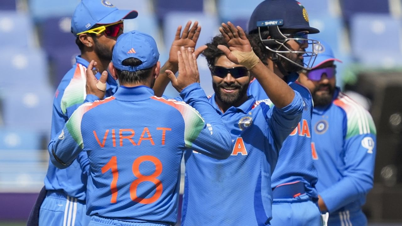 ഇന്ന് നടക്കുന്ന ന്യൂസിലന്‍ഡ്-ദക്ഷിണാഫ്രിക്ക മത്സരത്തിലെ വിജയികളെ ഇന്ത്യ ഫൈനലില്‍ നേരിടും. മാര്‍ച്ച് ഒമ്പതിനാണ് ഫൈനല്‍. ദുബായ് രാജ്യാന്തര സ്റ്റേഡിയത്തിലാണ് മത്സരം നടക്കുന്നത്‌ (Image Credits: PTI)