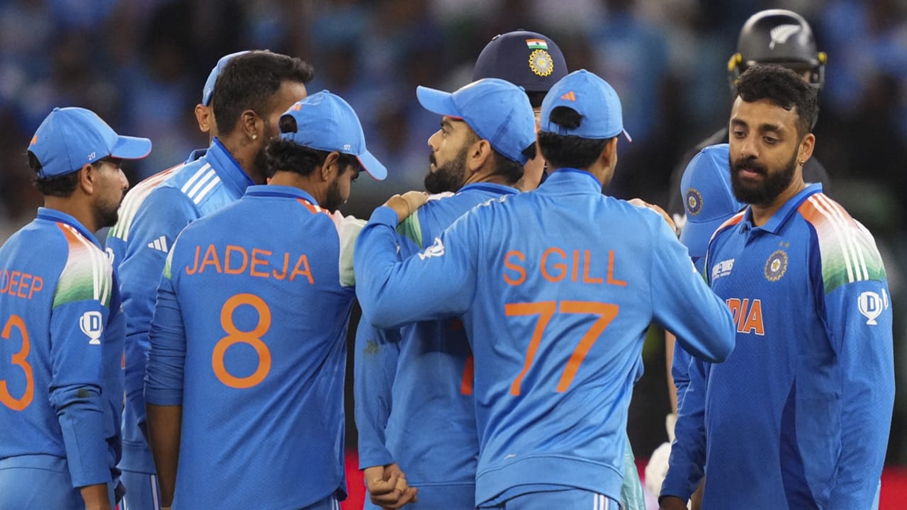 ചാമ്പ്യന്‍സ് ട്രോഫിയിലെ സെമി ഫൈനല്‍ മത്സരങ്ങള്‍ക്ക് ഇന്ന് തുടക്കം. ഇന്ന് നടക്കുന്ന ആദ്യ സെമിയില്‍ ഇന്ത്യ ഓസ്‌ട്രേലിയയെ നേരിടും. നാളെയാണ് ന്യൂസിലന്‍ഡ്-ദക്ഷിണാഫ്രിക്ക പോരാട്ടം (Image Credits: PTI)