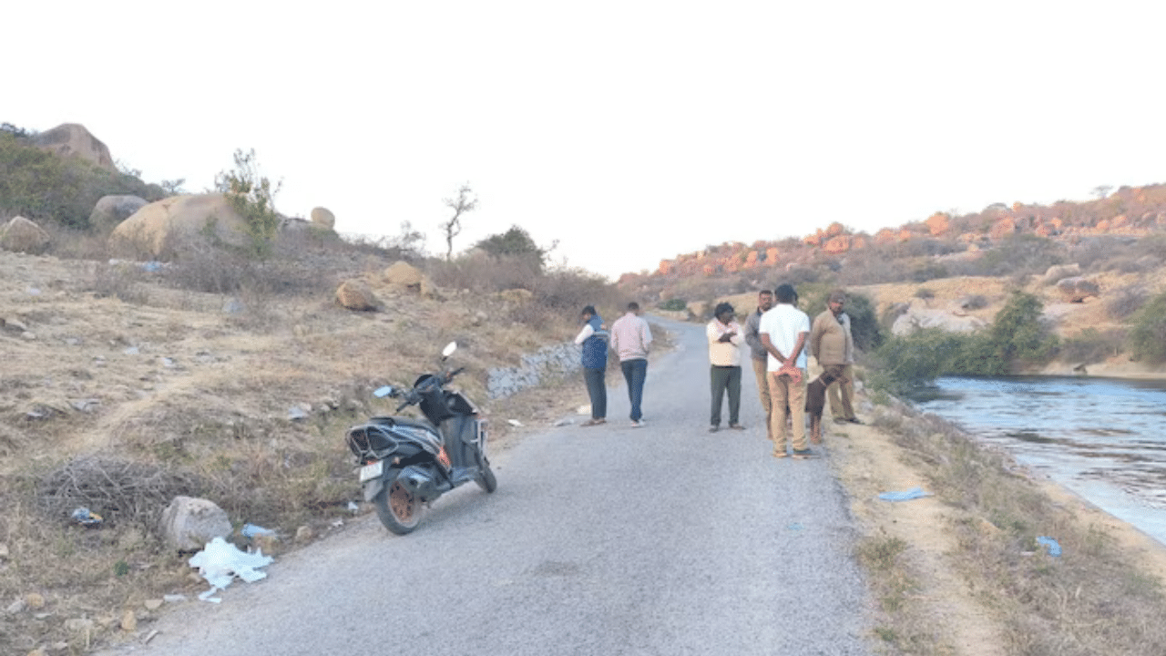 Israeli Tourist Assualt: കർണാടകയിൽ ഇസ്രയേൽ ടൂറിസ്റ്റിന് നേരെ കൂട്ടബലാത്സംഗം; കനാലിലേക്ക് തള്ളിയിട്ട ഒരാൾ മുങ്ങിമരിച്ചു Israeli Tourist Assualt: കർണാടകയിൽ ഇസ്രയേൽ ടൂറിസ്റ്റിന് നേരെ കൂട്ടബലാത്സംഗം; കനാലിലേക്ക് തള്ളിയിട്ട ഒരാൾ മുങ്ങിമരിച്ചു