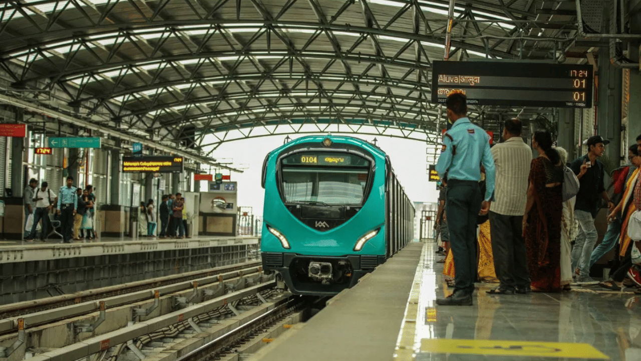 Kochi Metro Rail Recruitment 2025: എൻജിനീയറിങ് കഴിഞ്ഞവരാണോ? എങ്കിൽ 1,40,000 വരെ ശമ്പളത്തോടെ ജോലി നേടാം; കൊച്ചി മെട്രോയിൽ അവസരം