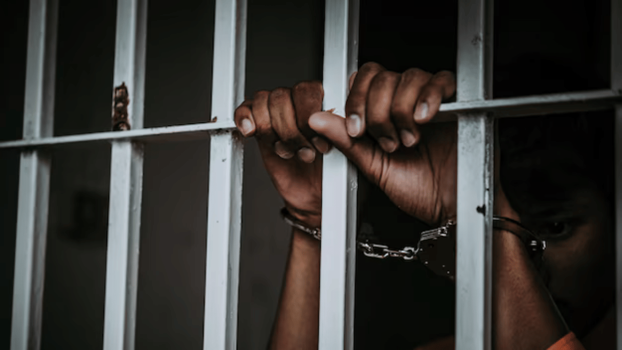 Kollam Assaulted Case: കൊല്ലത്ത് ഏഴാം ക്ലാസുകാരിയെ വീട്ടിൽ കയറി പീഡിപ്പിച്ചു; യുവാവിന് 61 വർഷം കഠിനതടവ്