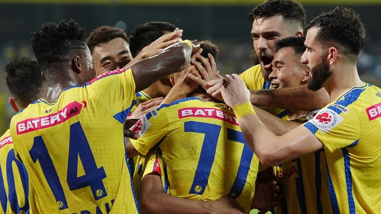 ഇന്ത്യന്‍ സൂപ്പര്‍ ലീഗില്‍ കേരള ബ്ലാസ്റ്റേഴ്‌സിന് ഇന്ന് സീസണിലെ അവസാന മത്സരം. ഹൈദരാബാദ് എഫ്‌സിയാണ് എതിരാളികള്‍  (Image Credits: Social Media)