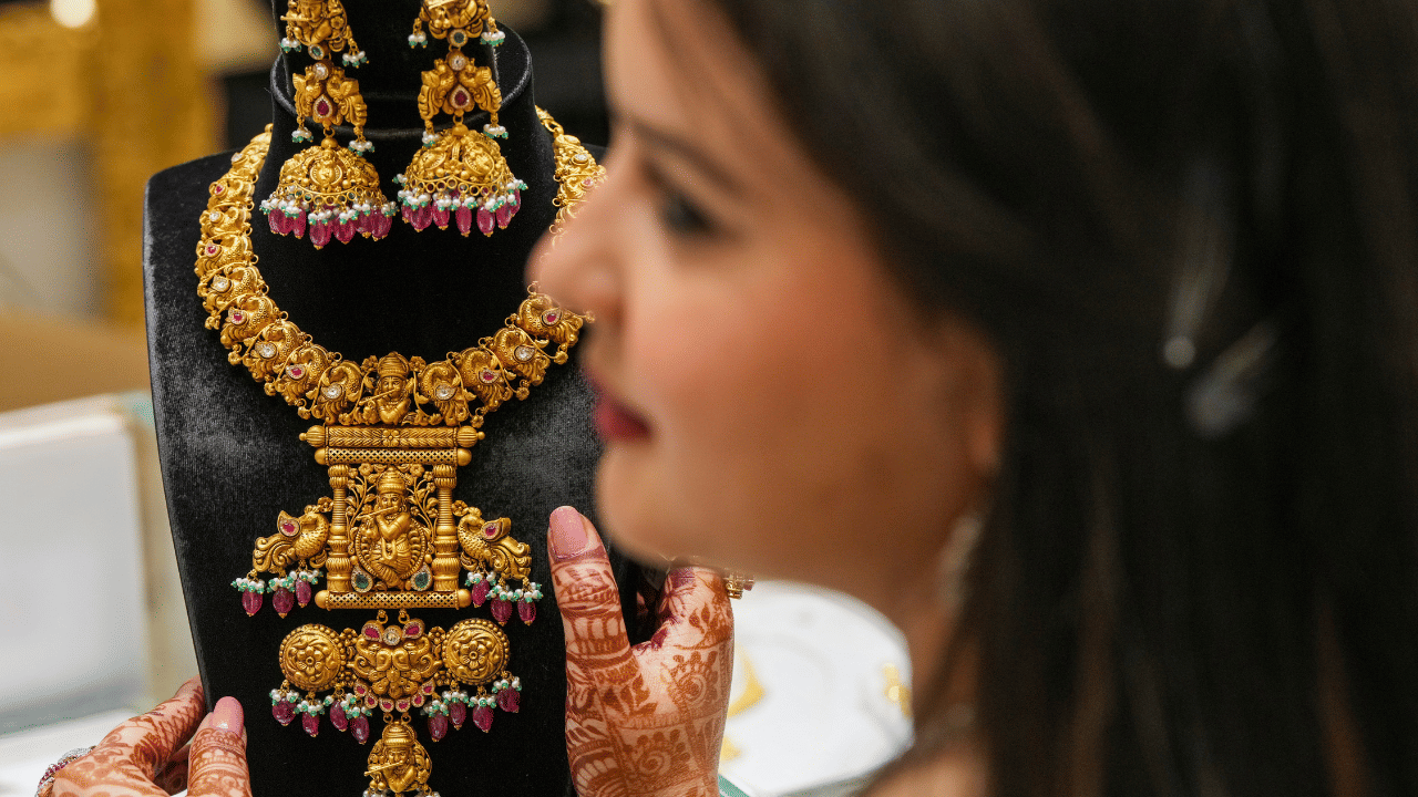 Kerala Gold Price: റോക്കറ്റ് വേ​ഗത്തിൽ സ്വർണവില; പവന് 65,000 ത്തിനും മുകളിൽ, ഇന്നത്തെ നിരക്ക് അറിയാം