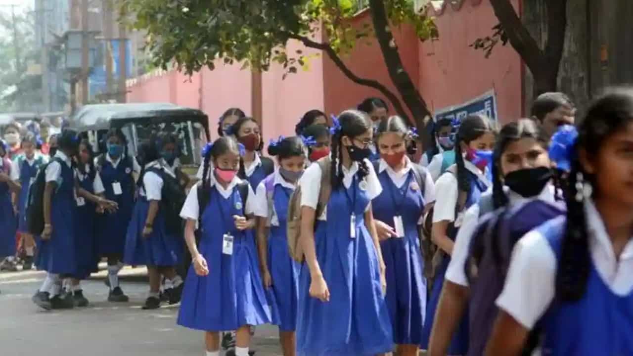 Kerala School Holiday: ഇവിടങ്ങളിൽ ചൊവ്വാഴ്ച സ്കൂൾ അവധിയാണെ, പ്രഖ്യാപനം