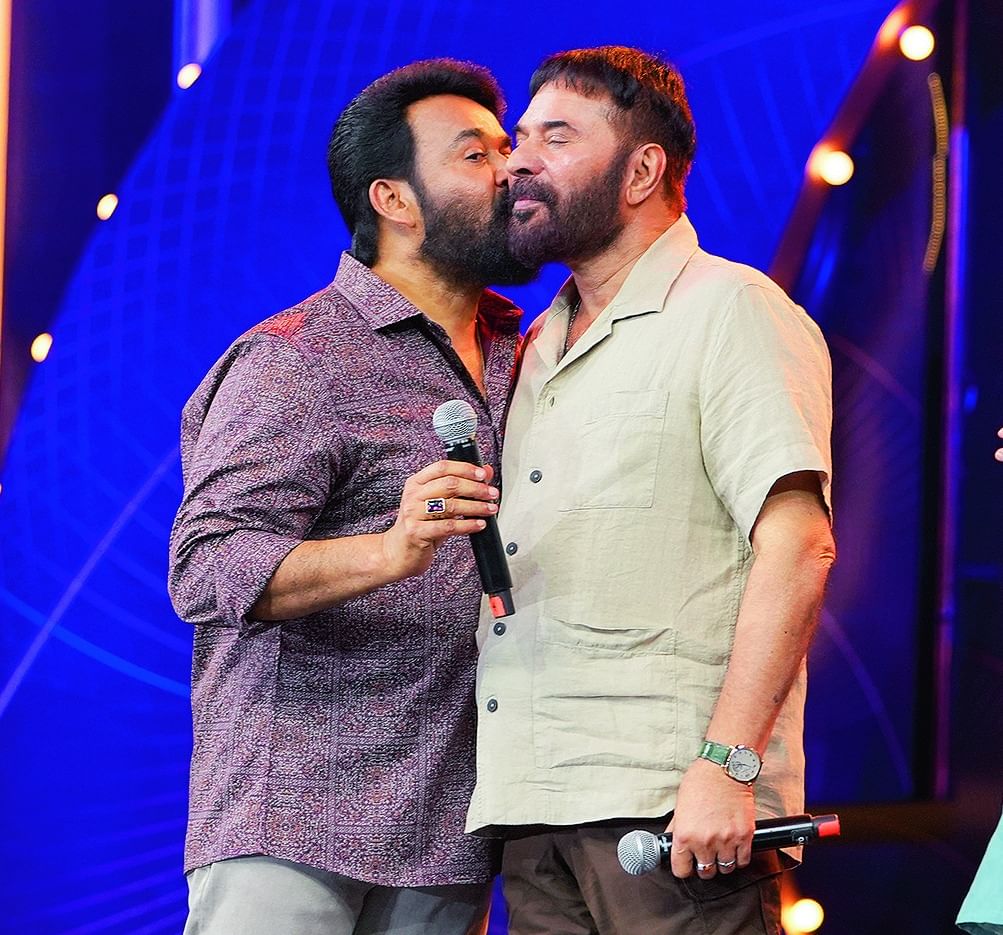 കരിയറിന്റെ തുടക്കകാലത്തെ മോഹന്‍ലാലിന്റെ കഴിവ് തിരിച്ചറിഞ്ഞ ആളാണ് മമ്മൂട്ടിയെന്നാണ് ശ്രീനിവാസന്‍ പറയുന്നത്. മമ്മൂട്ടി നായകനായി തിളങ്ങി നിൽക്കുന്ന കാലമായിരുന്നു അത് . അങ്ങനെ ഒരു ദിവസം മദിരാശിയിലെ ഹോട്ടലില്‍ വെച്ച് കണ്ടപ്പോള്‍ മമ്മൂട്ടി തന്നോട് മോഹൻലാലിനെ സൂക്ഷിക്കണമെന്ന് പറഞ്ഞുവെന്നാണ് നടൻ പറയുന്നത്.(image credits: facebook)