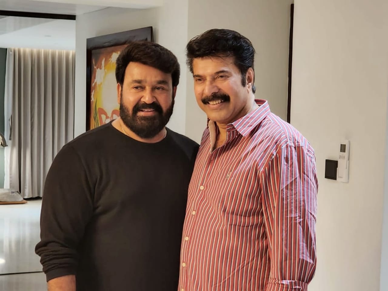 മലയാളികളുടെ സ്വകാര്യ അഹങ്കരമാണ് നടന്മാരായ മമ്മൂട്ടിയും മോഹന്‍ലാലും. ഇത്രത്തോളം കേരള സമൂഹം നെഞ്ചേറ്റിയ മറ്റ് താരങ്ങൾ വേറെയില്ലെന്ന് തന്നെ പറയാം. സിനിമ ആസ്വാദകർക്ക് മികച്ച സിനിമ നൽകാൻ ഇരുവർക്കും സാധിച്ചു. ഈ രണ്ട് സൂപ്പര്‍ താരങ്ങളുടെ കരിയറിലും ജീവിതത്തിലും നിര്‍ണായക സ്വാധീനമുള്ള  ഒരാളാണ് ശ്രീനിവാസന്‍ (image credits: facebook)